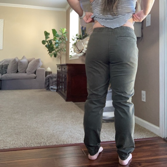 GAP Men's (Unisex) Slim Olive Joggers - Picture 3 of 6